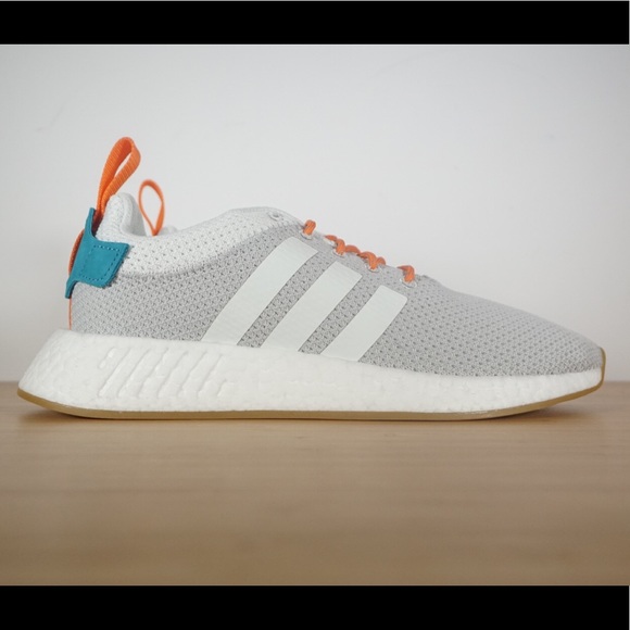 Adidas Nmd R2 Summer Crystal White Gum CQ3080 NWT Adidas Nmd R2 Summer Crystal White Gum CQ3080 NWT